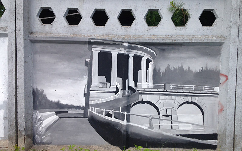 Новые граффити на основе исторических фотографий украшают Шлюзовой переулок в Дубне